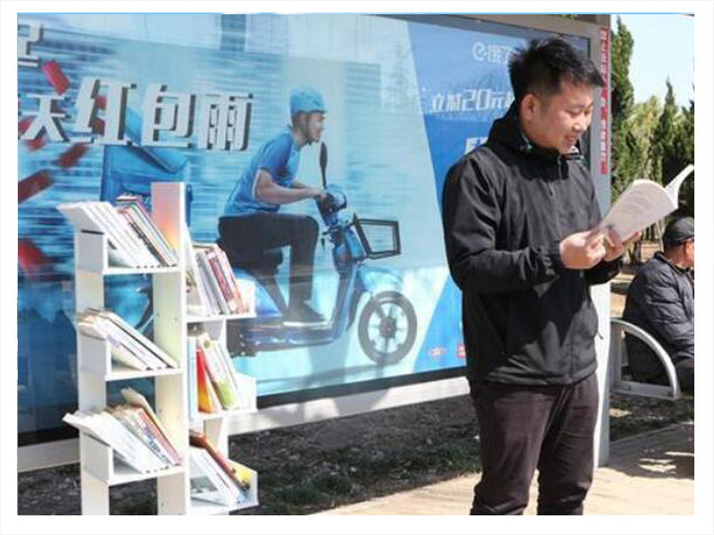 公交候車亭